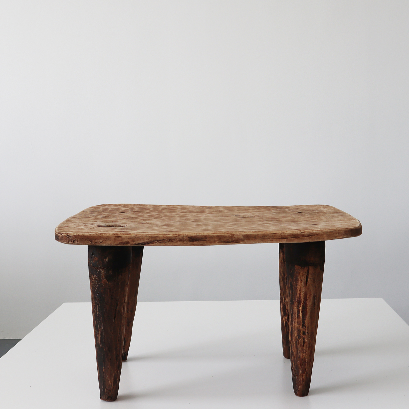 Collection of Things) Africa Imports of super-large hammer Hammer Milk Bench Side Table Solid Wood Tea Table Handmade Wood Carved Furniture Ornament