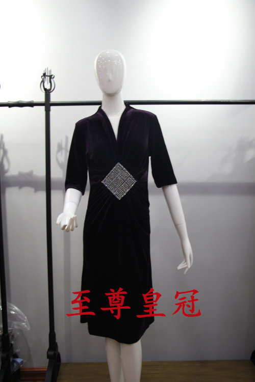 Xiuqiao 8904 Genuine Product from the Store, Imported Velvet Dress for Middle-Aged and Elderly Mothers, Suitable for Weddings and Mother's Day