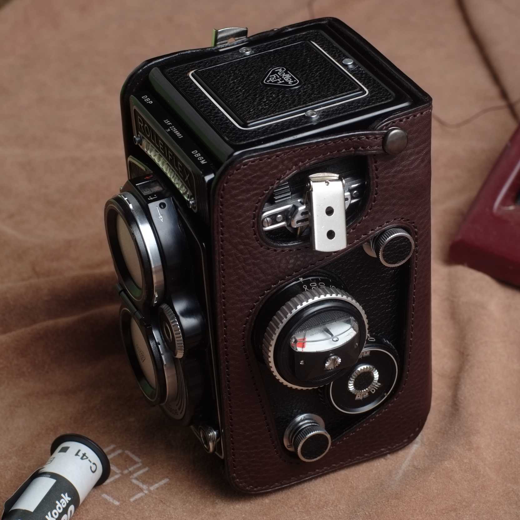 Rolleiflex 二眼レフカメラとケースセット tessar75mmF3.5 Rolleiflex 二眼レフカメラとケースセット tessar75mmF3.5 Rolleiflex