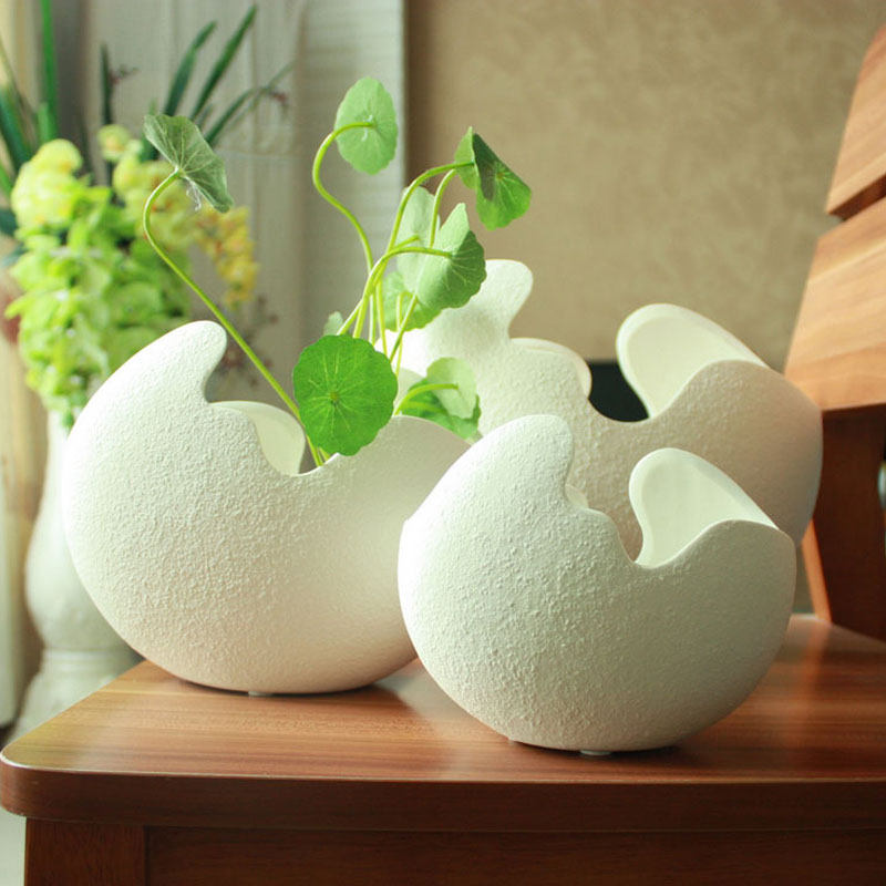 Fan·Makeup Modern minimalist ceramic craft decoration Small fresh home flower arrangement White eggshell vase