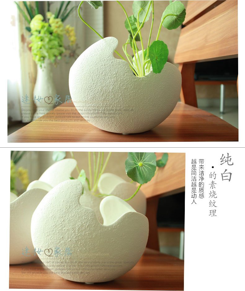 Белая керамическая ваза vase_03.jpg