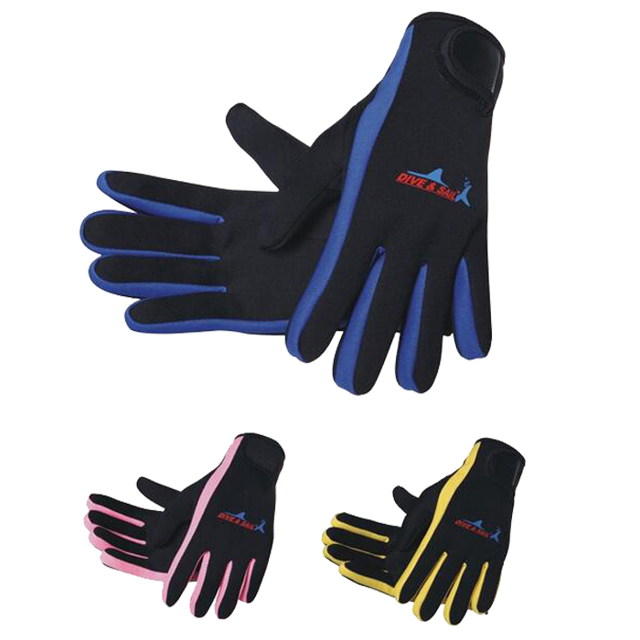 swimming gloves and socks