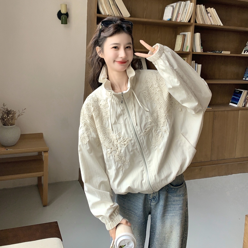 Beige Heavy Lace Embroidered Stand Collar Jacket for Women, Spring and Autumn 2026 New Style, Petite Sweet Cool Age-Reducing Short Jacket