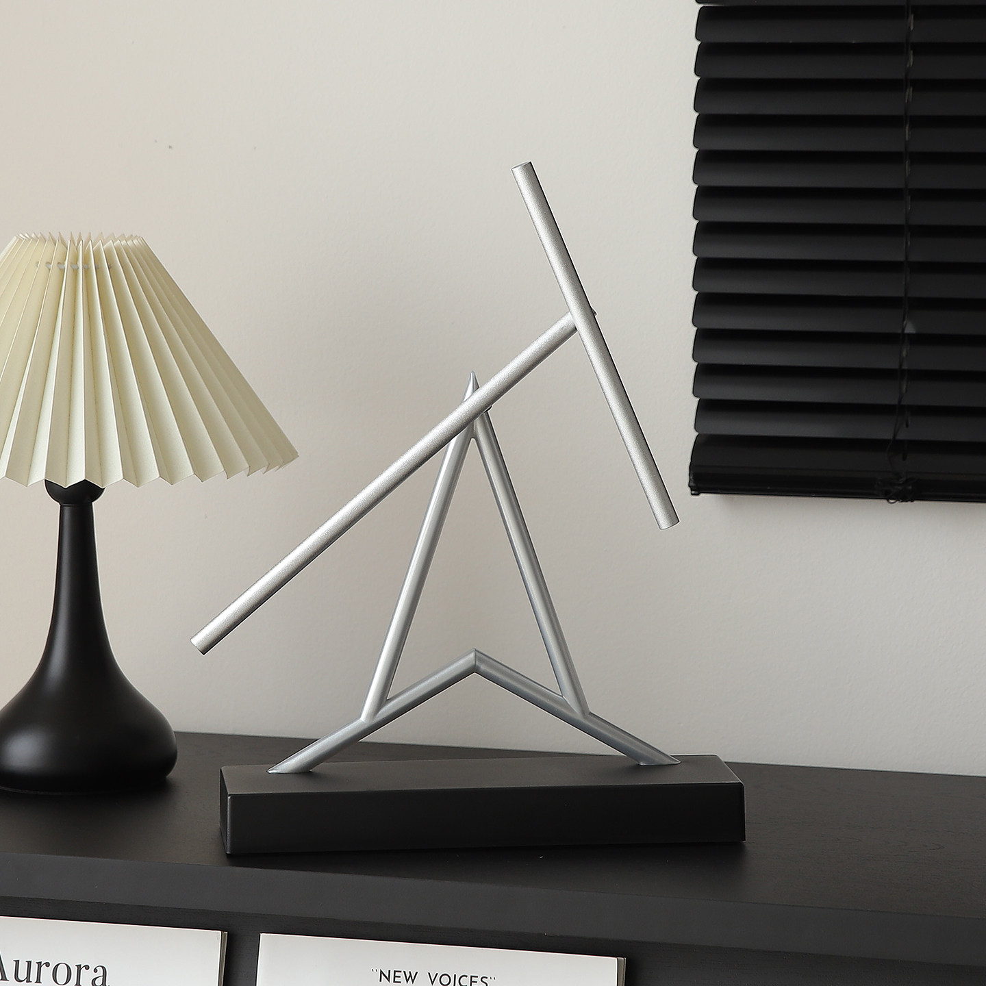 Iron Man Perpetual Motion Ornament Chaos Pendulum Newton Non-Stop Creative Rotation Light Luxury High-End Living Room Tv Cabinet Decoration