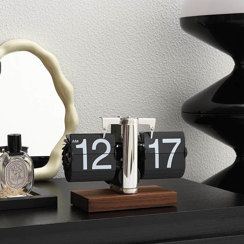 Light Luxury Automatic Page-Turning Clock Desktop Ornament Retro Mechanical Clock Tabletop Digital Clock Creative Living Room Decoration