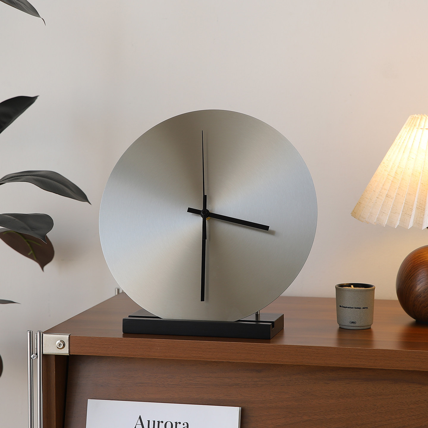 Nordic Minimalist Desktop Clock Ornament, Silent Table Clock, Living Room Tv Cabinet High-End Decoration