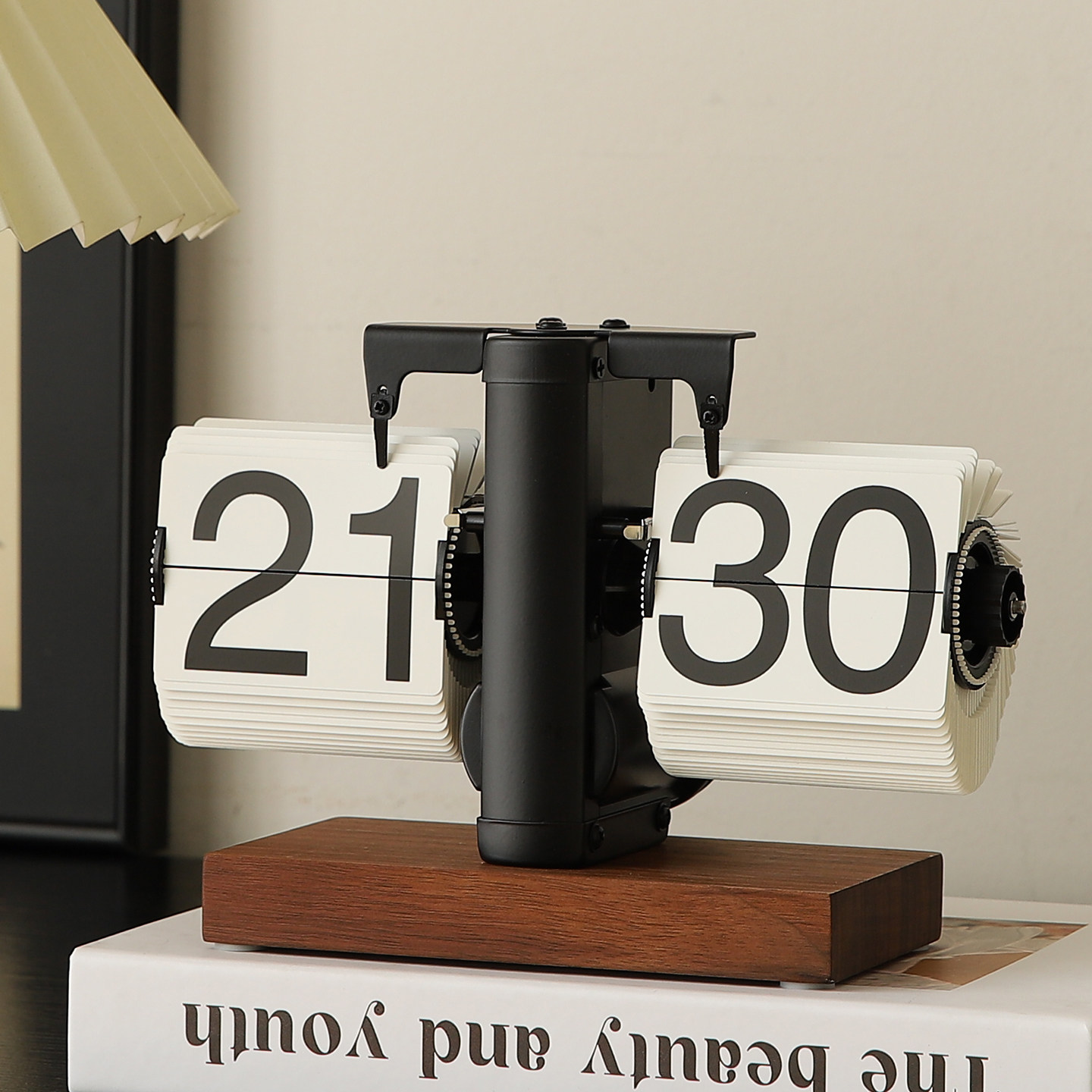 Light Luxury High-End Automatic Page-Turning Clock Desktop Ornament Retro Mechanical Watch Table Digital Clock Decorative Ornament