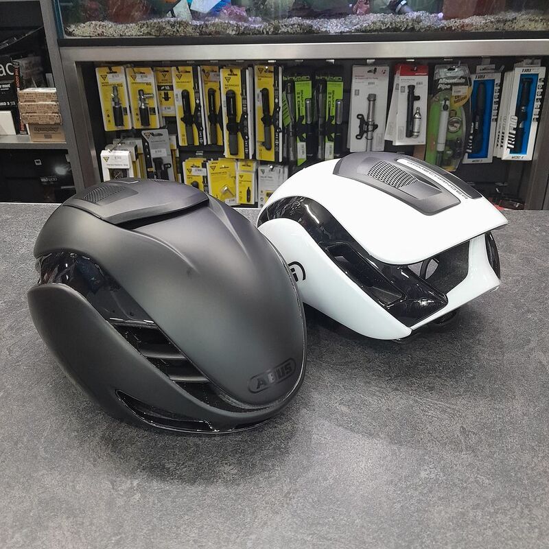 Abus Gamechannge 2.0 Pneumatic Helmet Mobile Star Movistar Team Edition Helmet