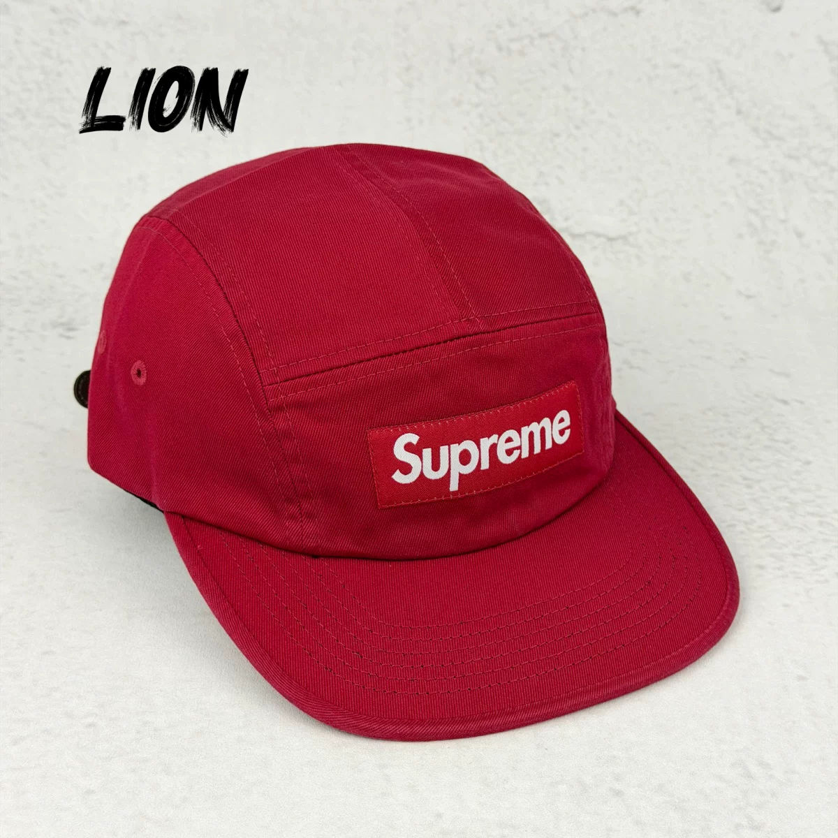 В наличии кепка CAMP CAP из ткани TWILL с моющимся эффектом Supreme 26ss в стиле washed chino, кожаная пряжка, походная бейсболка