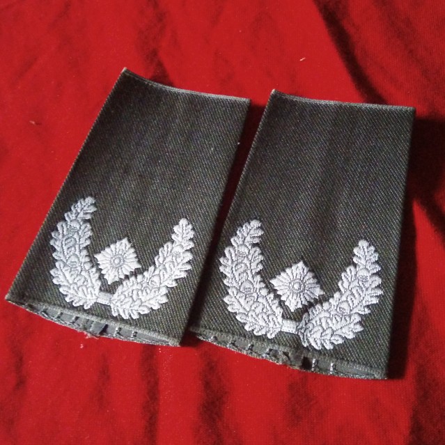 German Grey Green White Flowers One Star Sleeve Magic Collage