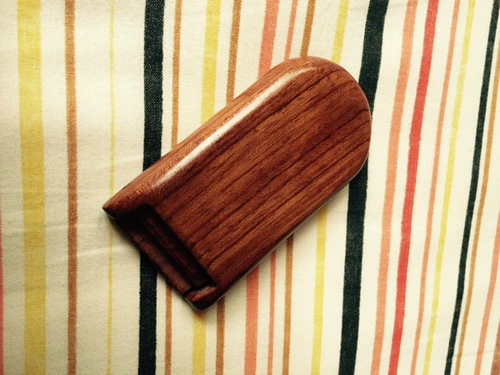 Вишнево -деревянная труба, однократное ведро, одноразовое бои, речная дерево и морской пузырьк