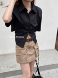 Короткая летняя рубашка, дизайнерская футболка, ремень, короткий рукав, тренд сезона, облегающий крой