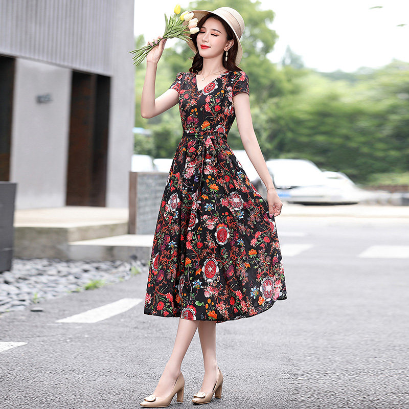 Snowspun Crushed Flowers Foreign Dress Women 2022 Summer New cover Belly Canopy Wide Ocean Pie's Aging Slim version of the dress