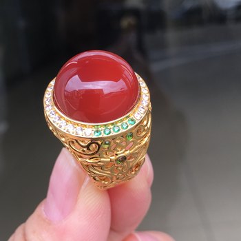 Wassily made oxblood red ring, 18k gold with large diamonds, 18 rings with rich color, solid color naked surface