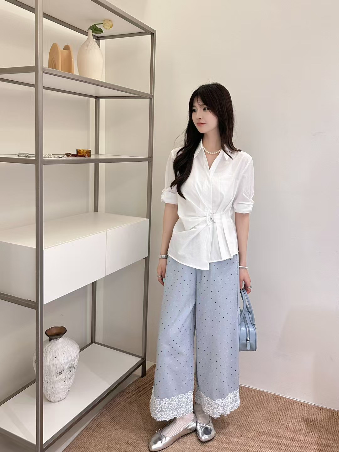 2025夏季新款法式设计感百搭显瘦时尚V领系带收腰短袖衬衫女上衣