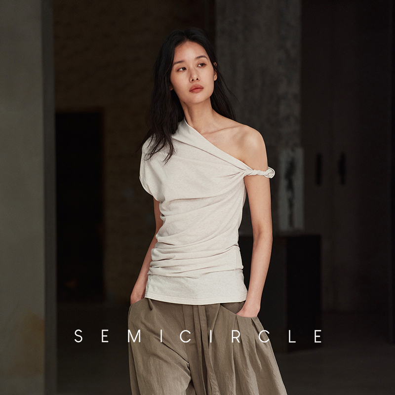 Semicircle Design Asymmetrical Shoulder Short-Sleeve Pleated Twist T-Shirt for Women 2026 Summer Clavicle-Exposing Waist-Cinching Top