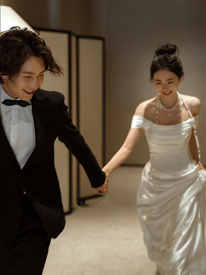 Empress Dowager Light Wedding Dress 2025 New One-Shoulder Satin Bridal Gown for Petite Brides with a High-End Feel