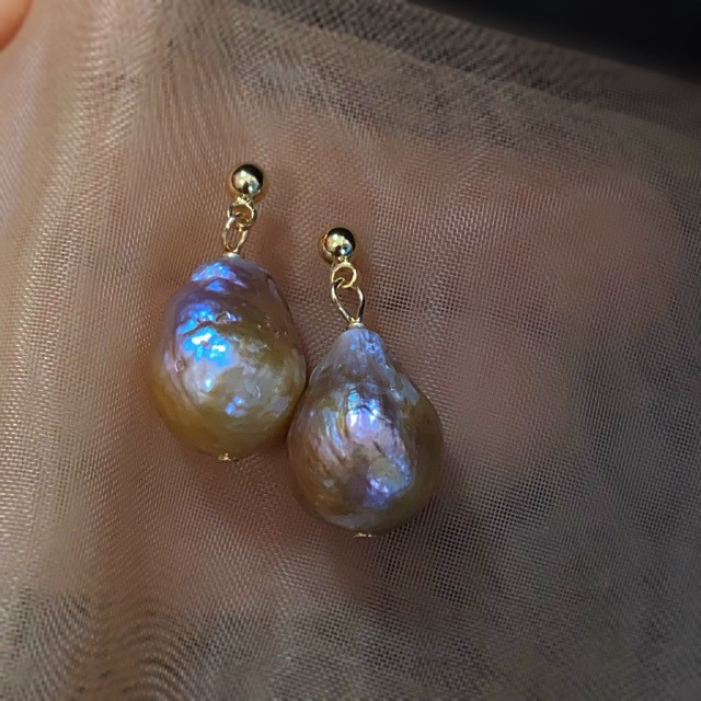 Mermaid Ji Metal Oil Painting Texture Strange Color Large Pearl Earrings Natural Edison Baroque Wrinkled Leather Special-Shaped Silver Needles Mermaid Ji Metal Oil Painting Texture Strange Color Large Pearl Earrings Natural Edison Baroque Wrinkled Leather Special-Shaped Silver Needles