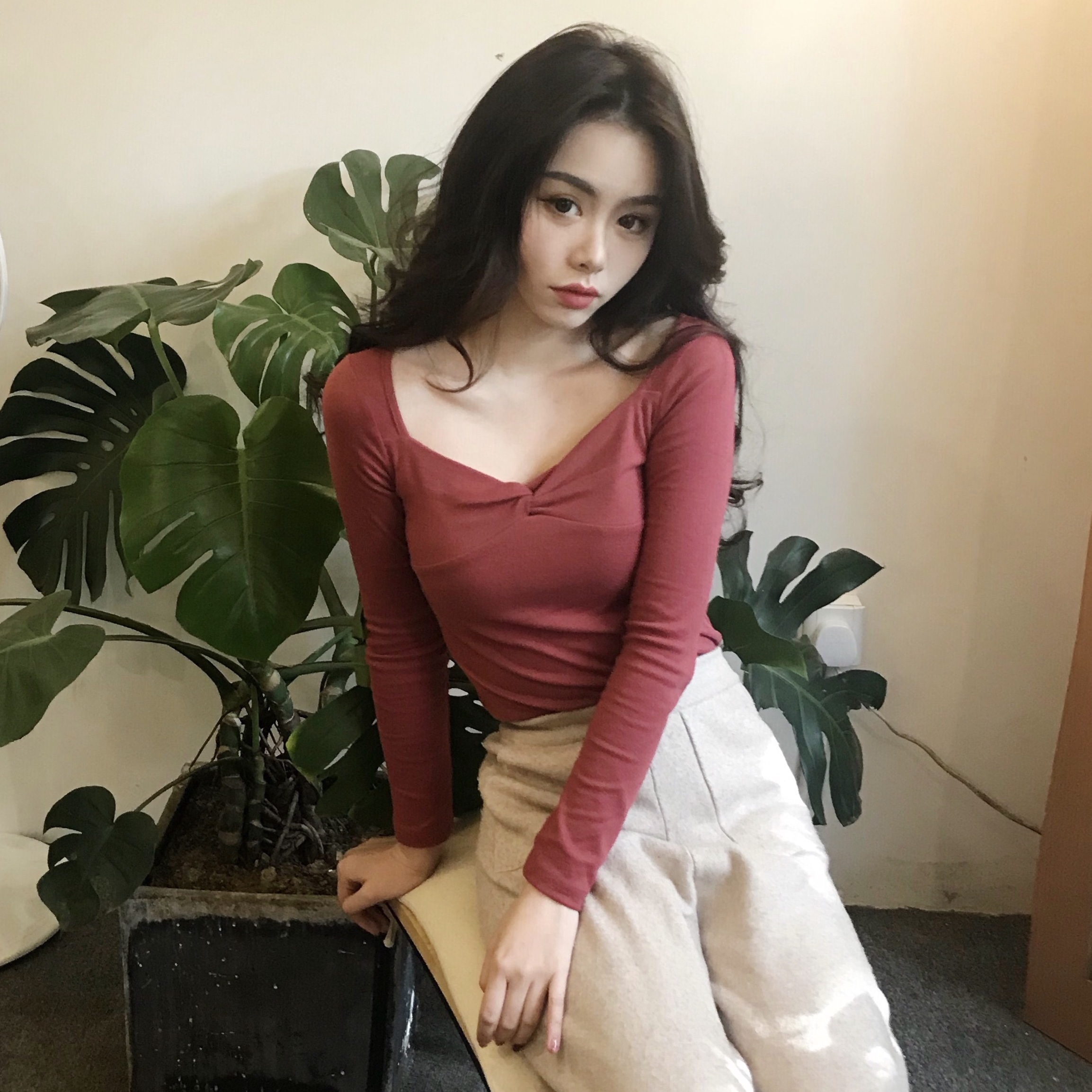 Màu nude hạt đậu đỏ cổ chữ V cổ vuông chạm đáy áo sơ mi nữ tay dài Hàn Quốc thắt nút mùa xuân mỏng và áo mùa thu nữ áo thun thủy triều áo polo nữ form rộng có cổ