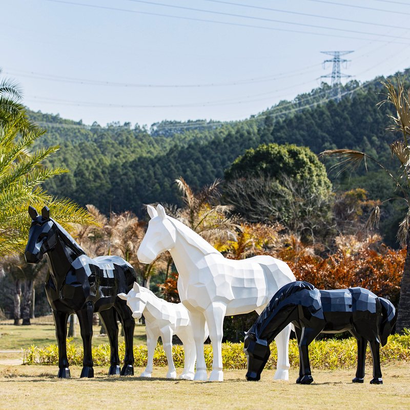 Large Fiberglass Horse Sculpture Geometric Animal Outdoor Shopping Mall Hotel Garden Landscape Lawn Decoration Ornaments