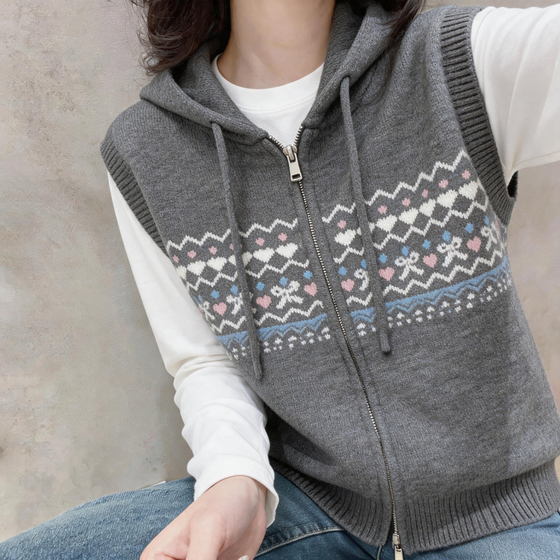 Hooded Knitted Vest for Women 2026 Autumn and Winter New Loose Jacquard Casual Sleeveless Sweater Cardigan Vest Hooded Knitted Vest for Women 2026 Autumn and Winter New Loose Jacquard Casual Sleeveless Sweater Cardigan Vest