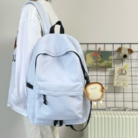 Подвеска из кусочков синего хлеба