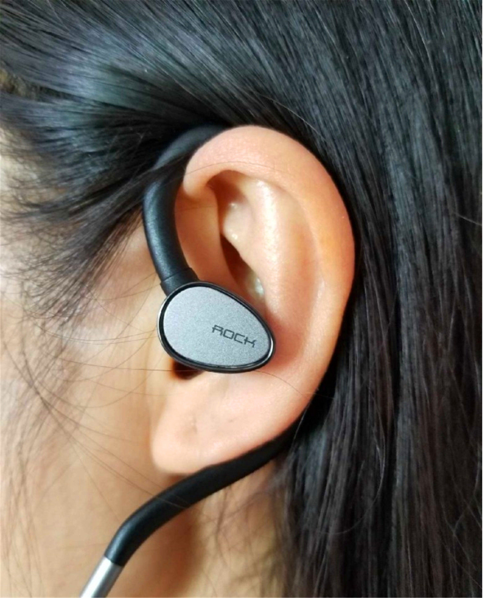 rock fever-level ear-hook earphone wire-controlled microphone hifi sound quality ceramic material heavy bass good vocals