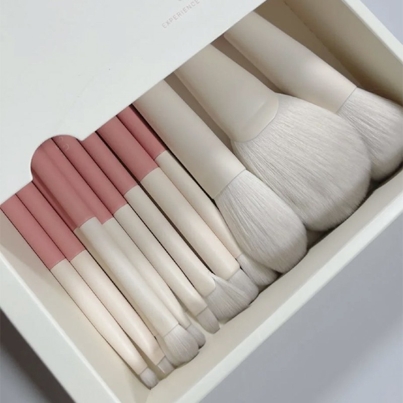 user makeup brush set set full of flawless powder brushed eye shadow brushed blush brush 520 Valentine's gift gift box