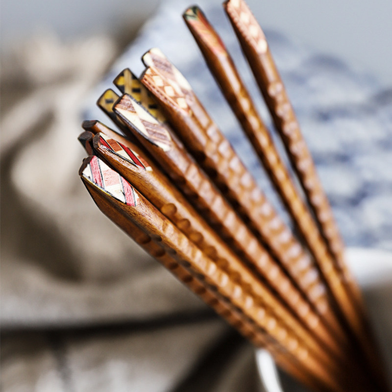 Nishida Wood Rain Japanese Symphony Tortoise Shell Chopsticks Japanese Pointed Sushi Chopsticks Household Natural Solid Wood Chopsticks Gift Box