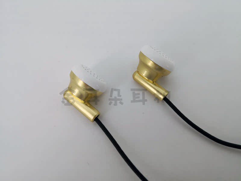Обычная проводная гарнитура 全铜耳塞 黄铜陶瓷超靓音质 女毒女声男声人声均衡 平头胆味耳机 29534