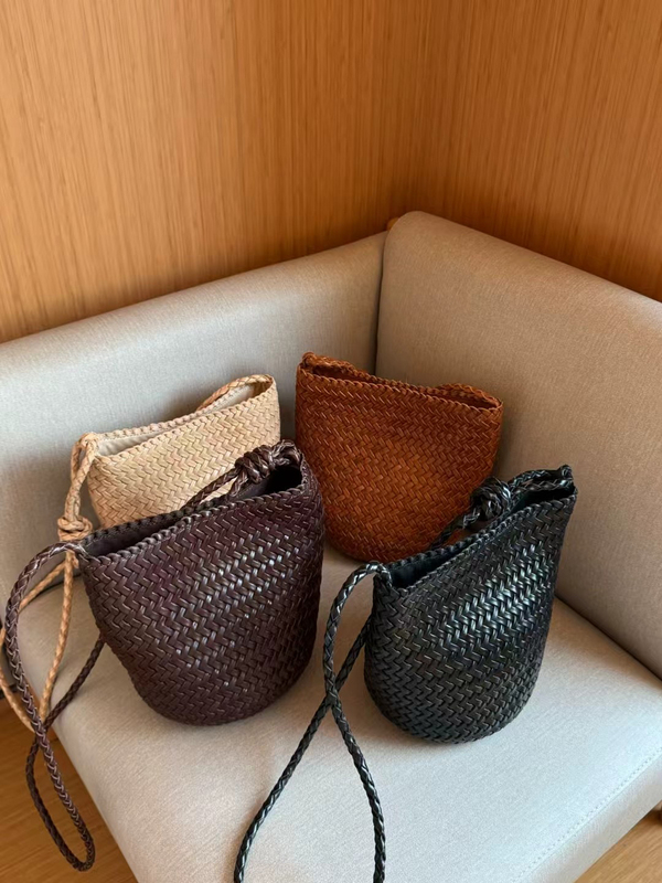 Hand-Woven Genuine Leather Women's Crossbody Bucket Bag 2026 New Vegetable-Tanned Leather Shoulder Bucket Bag Casual Commuter Bag