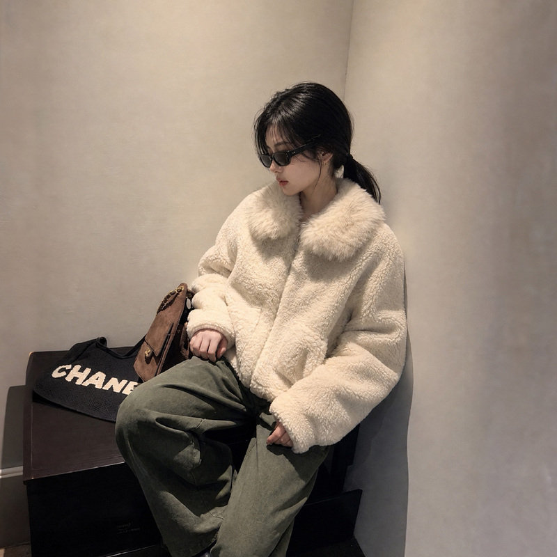 White Lamb Wool Coat for Women, Fur Integrated, 2026 Winter New Korean Style Fur Collar Fleece Jacket for Petite Women