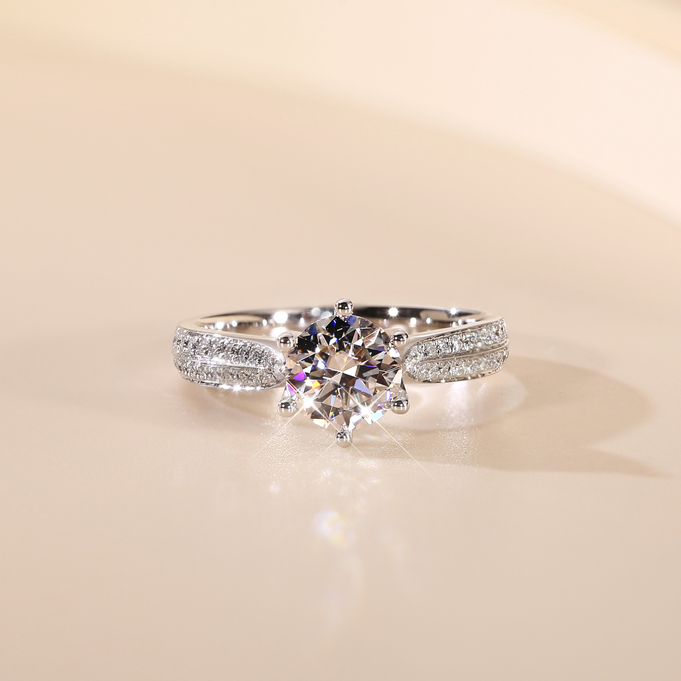 18K white gold moissanite ring starlight six-claw micro-set D color female 1 carat wedding ring can be set pt950 platinum color gold