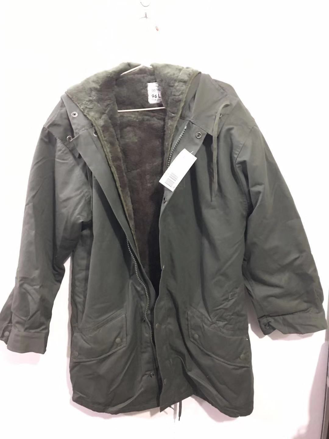 The French army issued the old military green camel velvet coat and hat of the French Foreign Legion with liner warmth