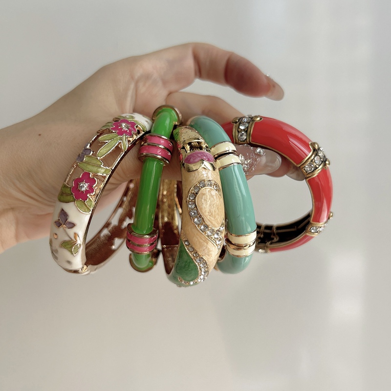 European and American Vintage Retro Bracelets for Women, Bracelets with Slight Imperfections European and American Vintage Retro Bracelets for Women, Bracelets with Slight Imperfections