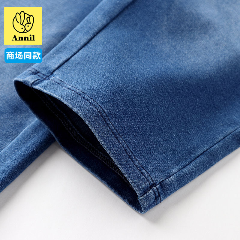 cô gái mặc Annai dành cho trẻ em dệt kim denim bảy điểm mô hình quần mùa hè lớn denim chặt bàn chân nhỏ của trẻ em quần sọt đàn hồi.