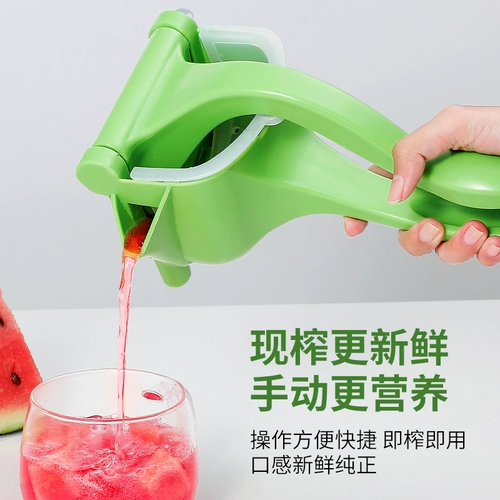 Ручная соковыжималка сжимает сахарный тростник лимон сжимает