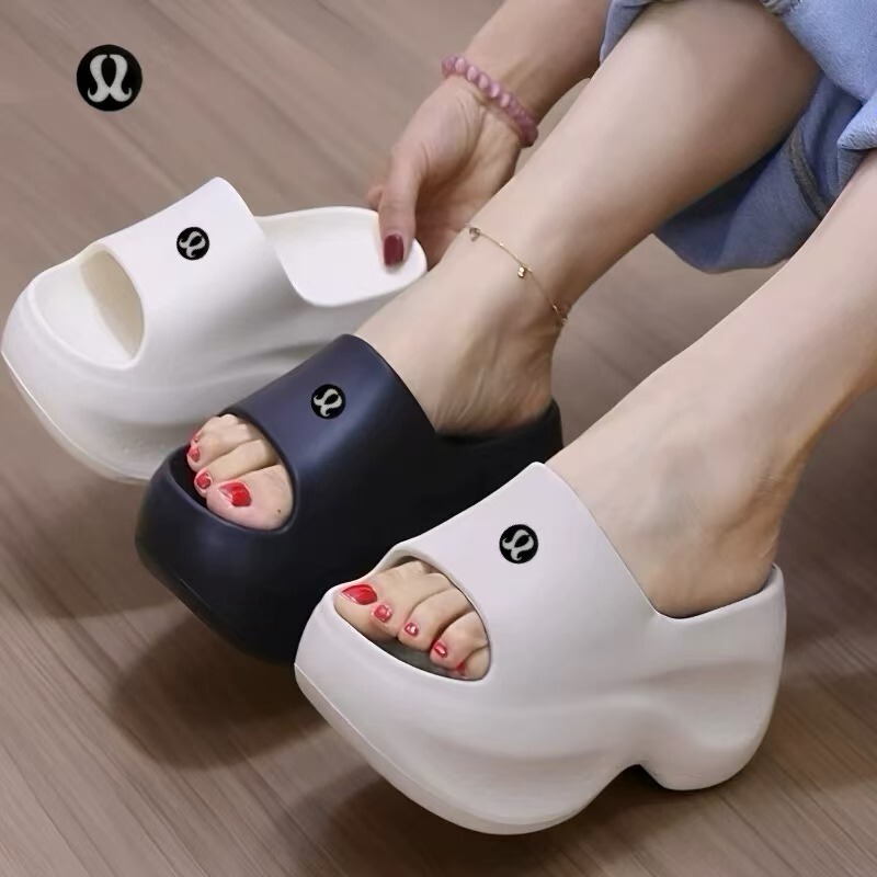 Canada's Lulu2026 New Summer Style Internet Celebrity Height-Increasing Slippers for Women to Wear Outside on the Beach, Soft-Soled Non-Slip Sandals