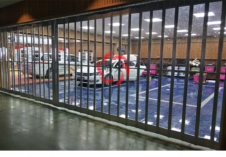 【香港澳门水晶折叠门高档奢侈品店铺弧形透明