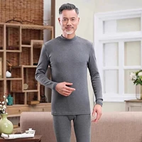 Глубокий моти пепел наполовину