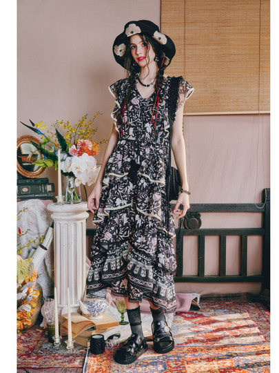 Wancaoyi 2025 Summer New Floral Flutter Sleeve Dress for Women with Irregular Hem, V-Neck, A-Line Mid-Length Dress