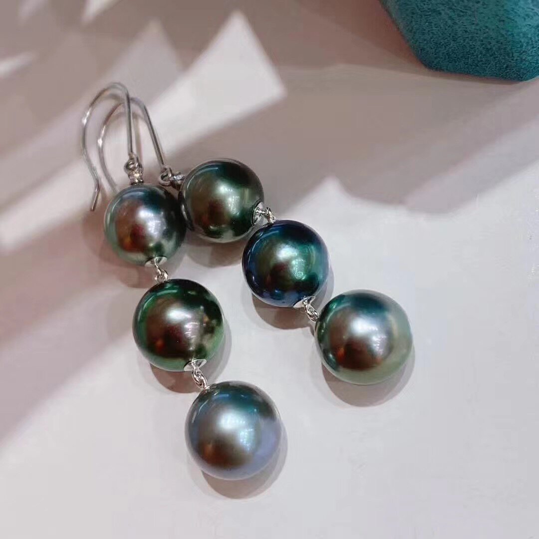 Mikimoto Mikimoto Three Everest Seawater Great Creek Black Pearl Quality Earrings 18k Gold Peacock Green Ear Pin