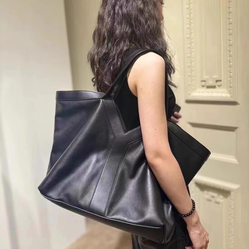 Niche High-End Relaxed and Lazy Style Tote Bag, Large-Capacity Commuter Bag, Genuine Leather Mommy Bag, Handbag, Shoulder Bag for Women Niche High-End Relaxed and Lazy Style Tote Bag, Large-Capacity Commuter Bag, Genuine Leather Mommy Bag, Handbag, Shoulder Bag for Women