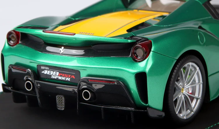 BBR 1/18 Ferrari Ferrari 488 Pista Spider mô hình xe màu xanh lá cây - Chế độ tĩnh