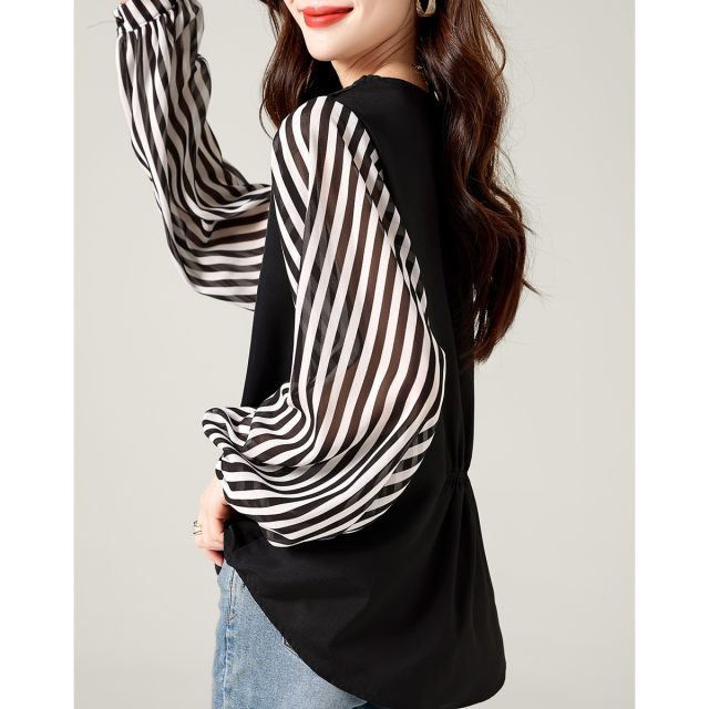 Long-sleeved shirt t-shirt female design sense 2023 spring and autumn new stripe stitching all-match loose slim retro top