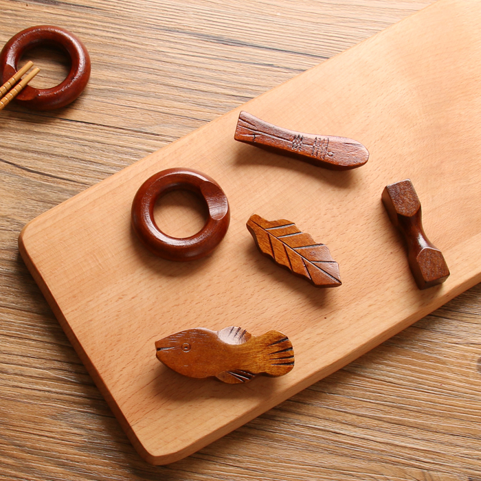 Grocery day style and wind wood chopsticks pillowfish shaped leaves natural and wind creative chopstick racks Chopstick Table Items