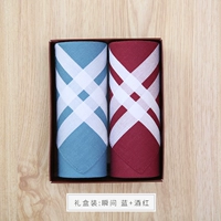 Подарочная коробка, установленная синей