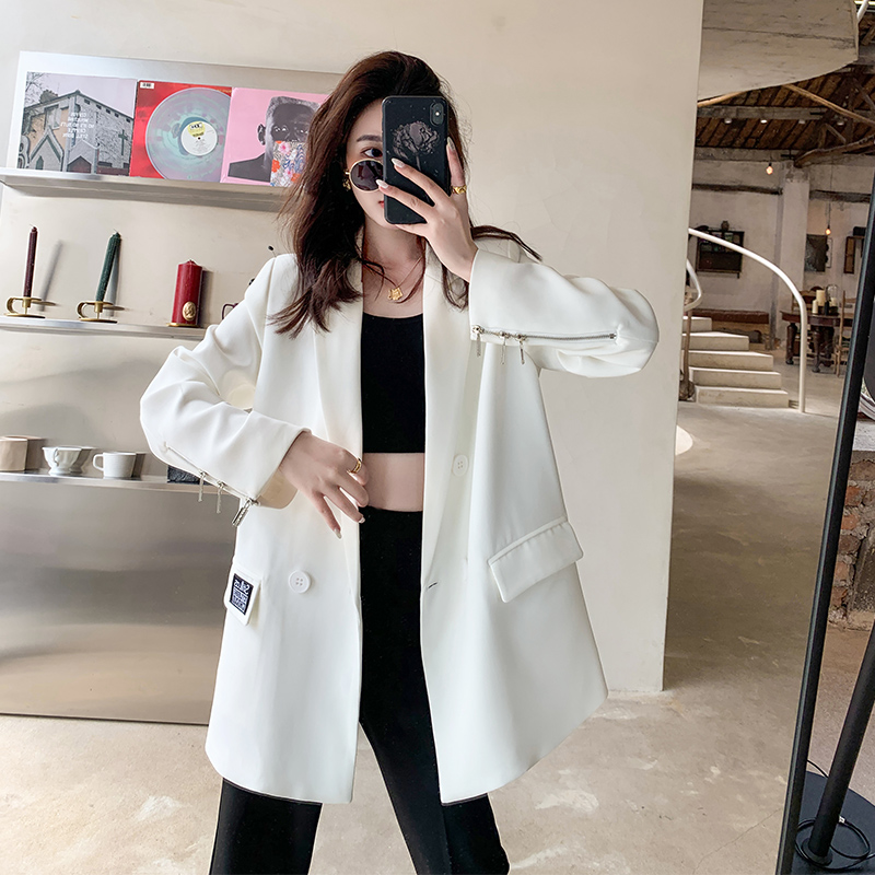 White suit coat girl 2023 Spring and Autumn new network red fried street leisure design sense small suit tide