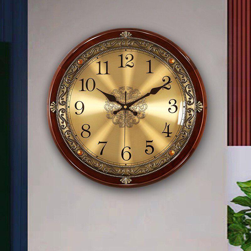 Solid wood light luxury wall clock living room European style home clock wall hanging American new style wall clock fashionable and atmospheric quartz clock