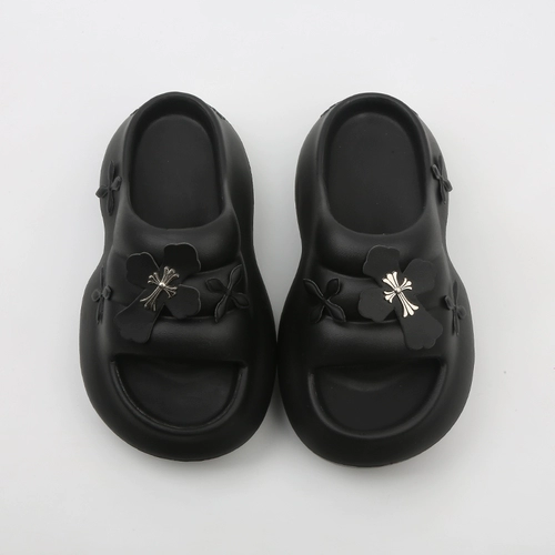 Небольшие дизайнерские тапочки, обувь, высокие слайдеры на платформе, тренд сезона